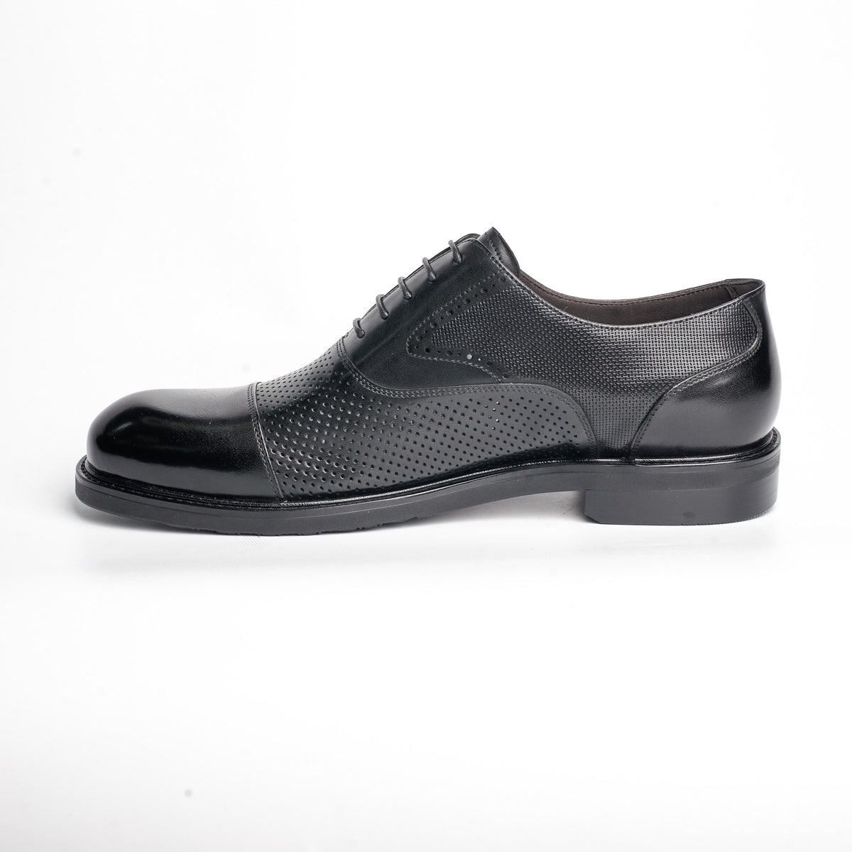 BB-084 Black - Perforated Cap-Toe Oxford - Bruno Bunker