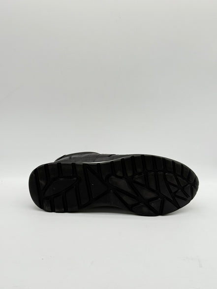 Laced Croc-Embossed Leather Runner Sneaker