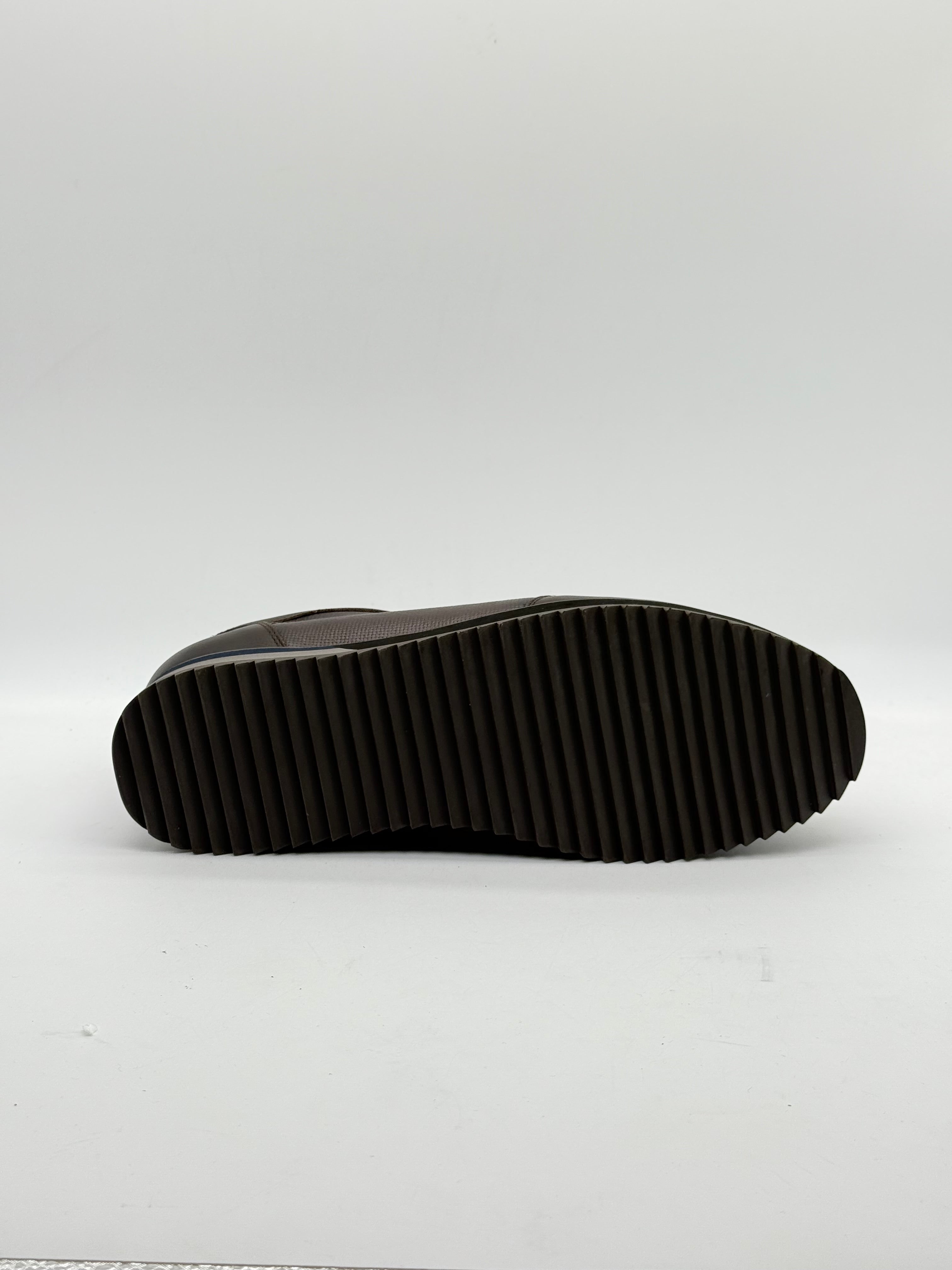 Cross-Grain Leather Runner Sneaker