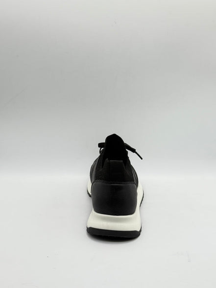 Pebbled Leather & Knit Collar Runner