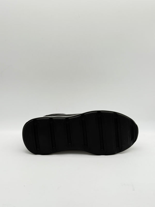 Pebbled Leather Logo Runner Sneaker